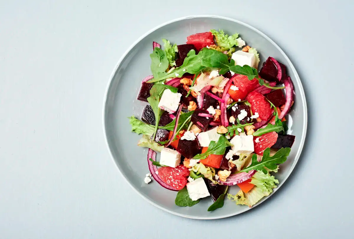 salada de beterraba com queijo branco