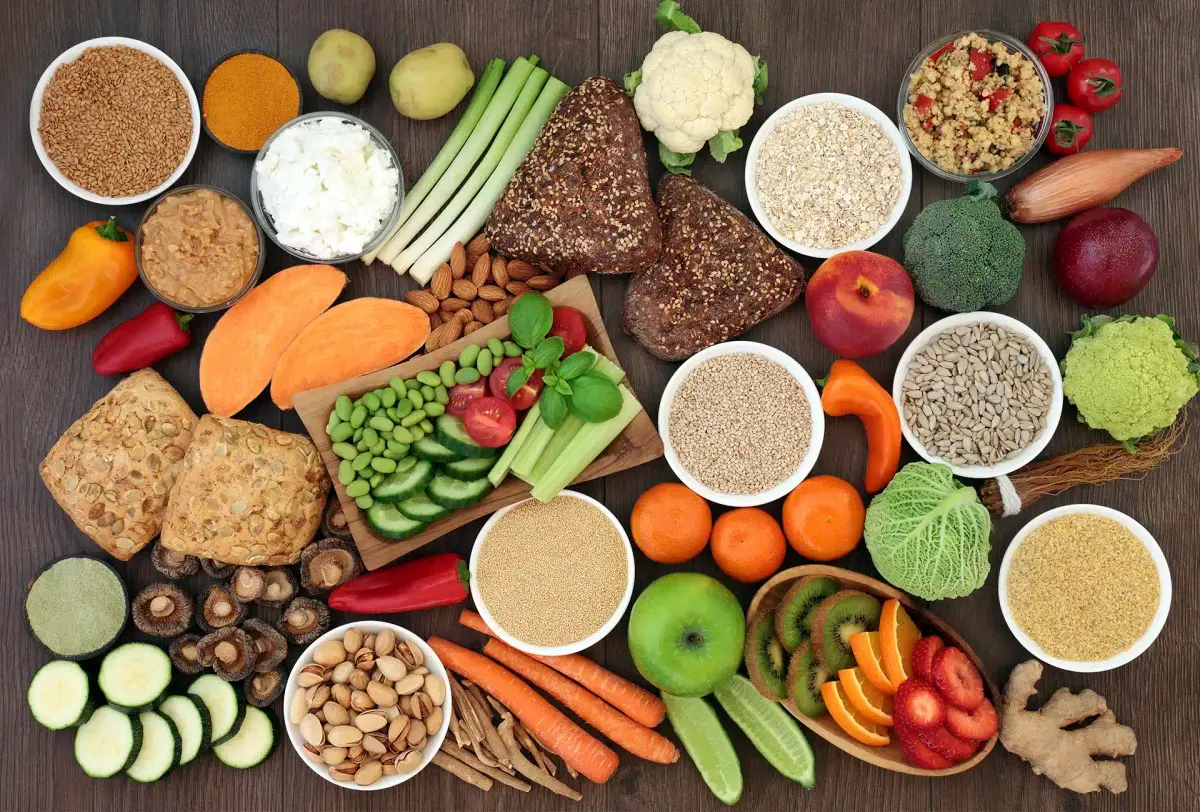 alimentos ricos em fibras sobre a mesa