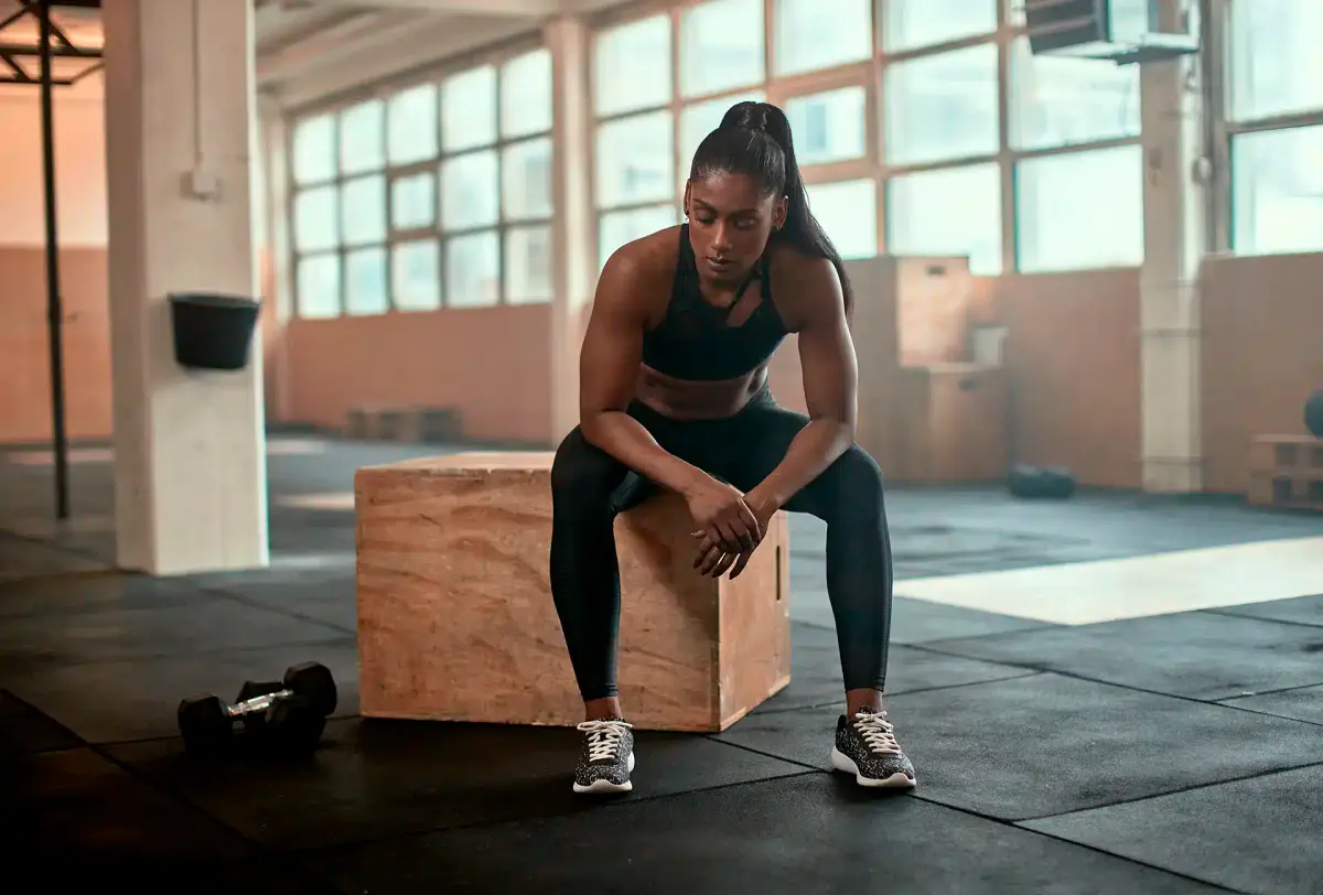 mulher cansada treino sem energia para treinar