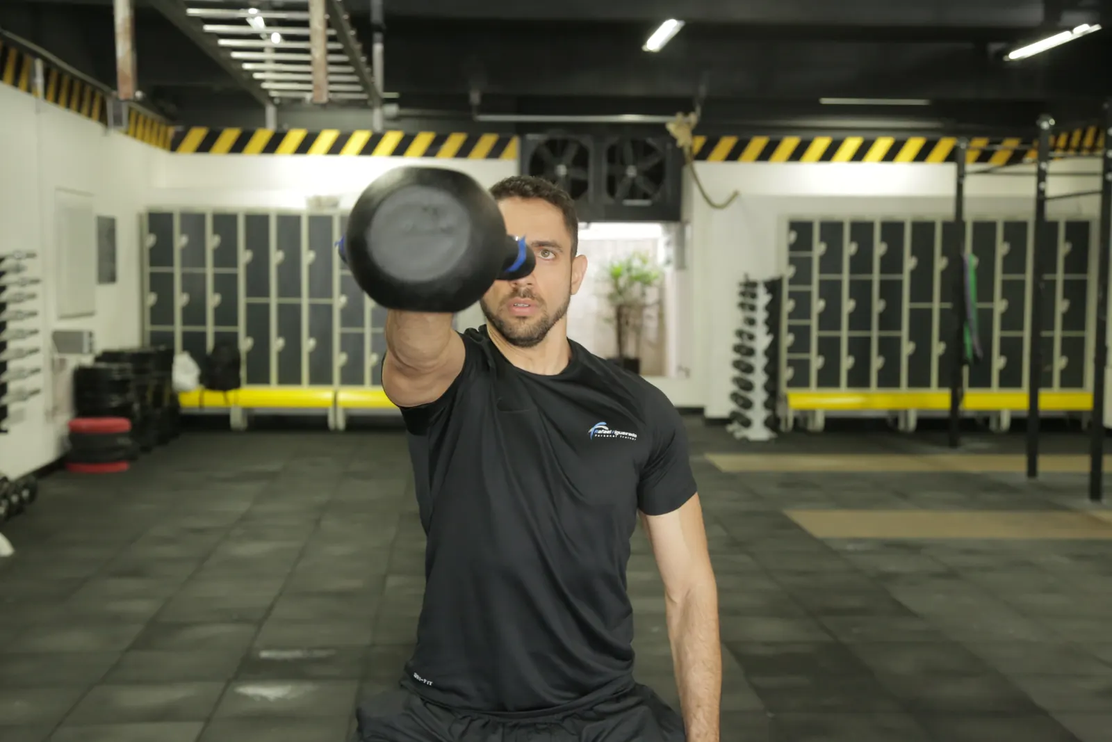 Rafael Figueiredo treinando com kettlebell