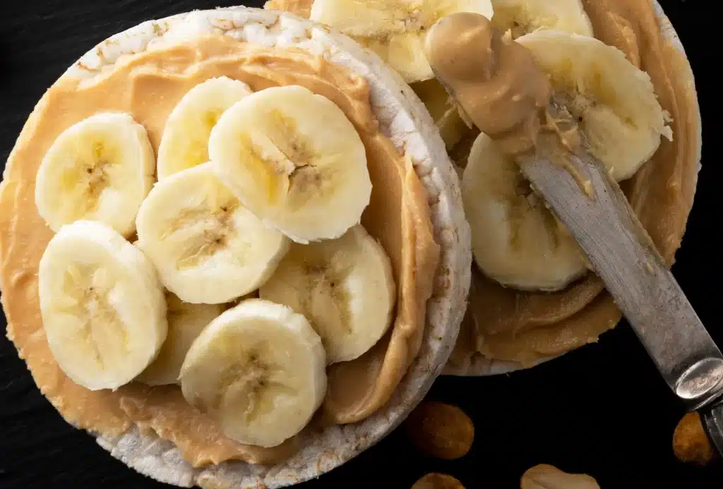 lanche pre-treino banana e pasta de amendoin