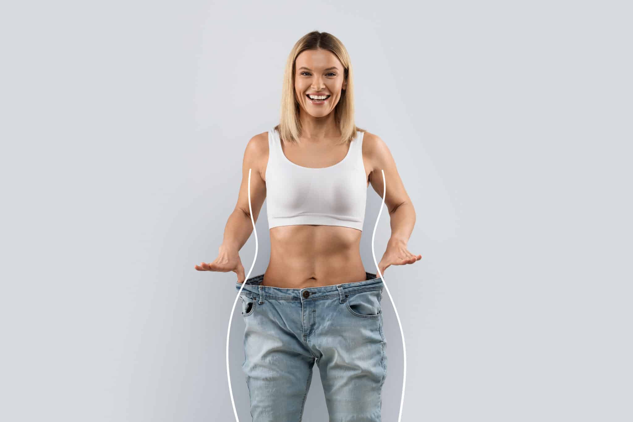 emagrecimento mulher emagrecendo mitos sobre o emagrecimento Weight loss, slimming, diets, detox, sport, fitness, healthy lifestyle concept. Emotional happy attractive slender middle aged blonde woman in big jeans over grey background, collage, copy space