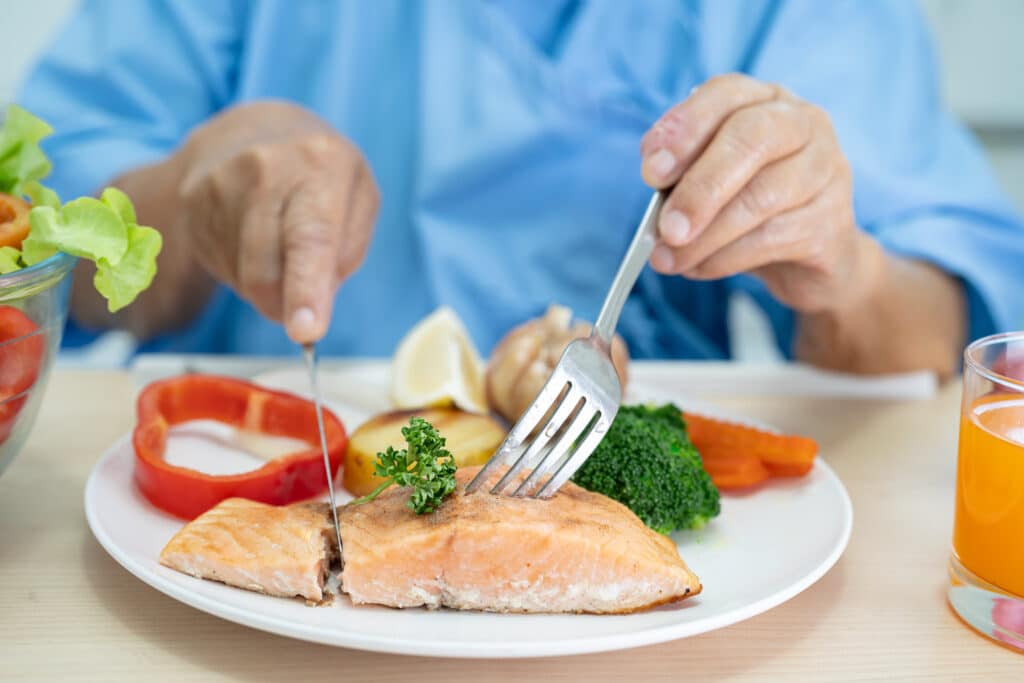 alimentação rica em vitaminas minerais peixe brocolis